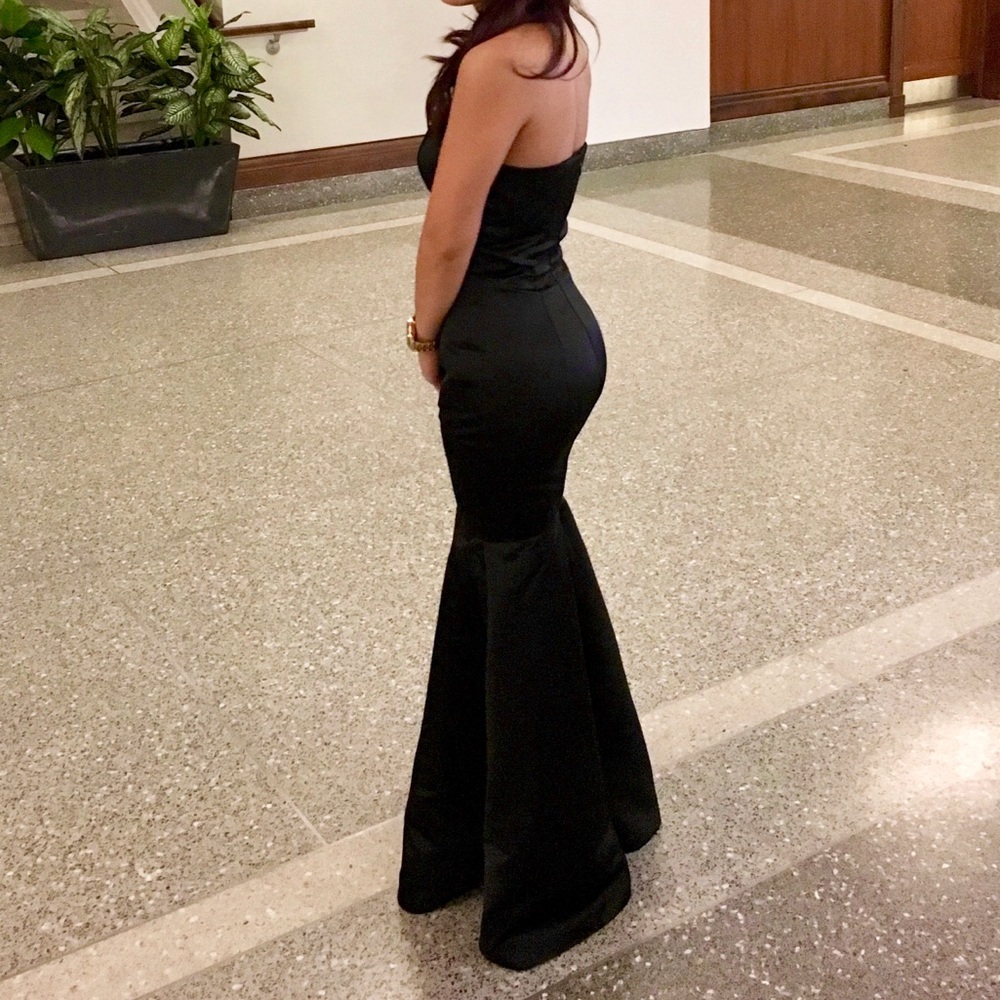 STRAPLESS MERMAID BLACK GOWN